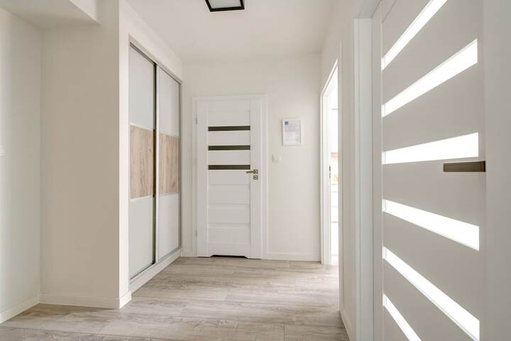 Room 105 of 181