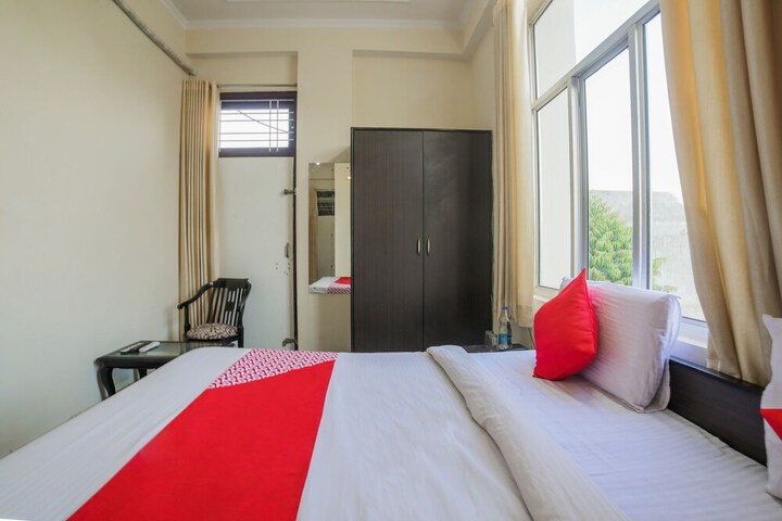 Room 8 of 10