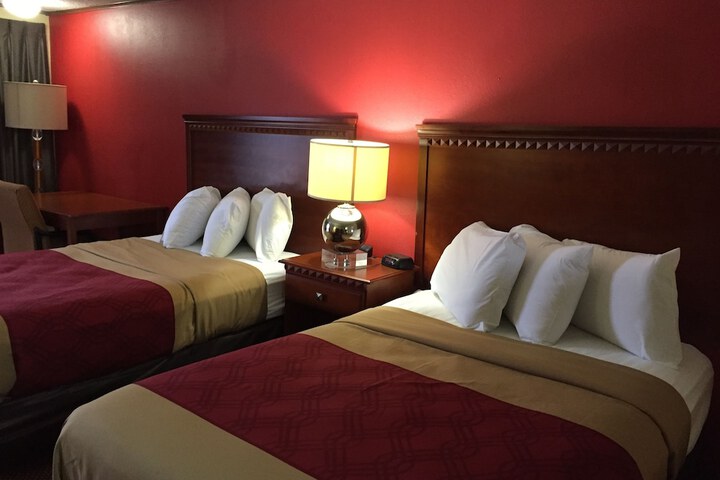 2 Double Beds (14 of 17)
