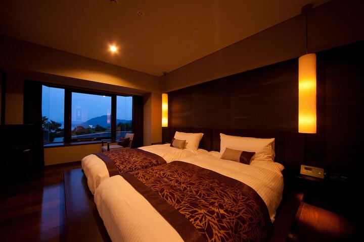 Room 2 of 43