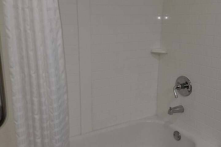 2 Queen Beds (6 of 9)