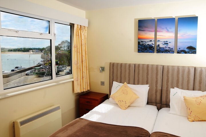 Room 3 of 33