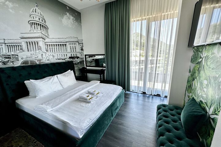 Room 21 of 83