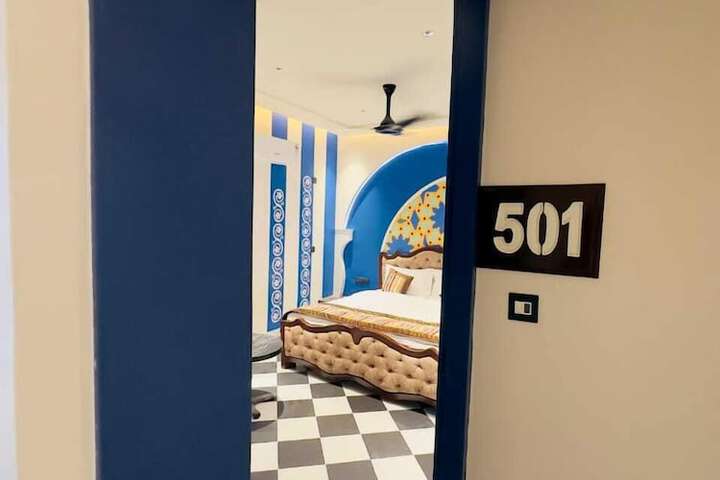 Room 17 of 66