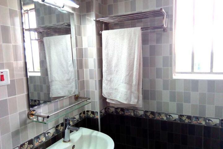 Room 7 of 8