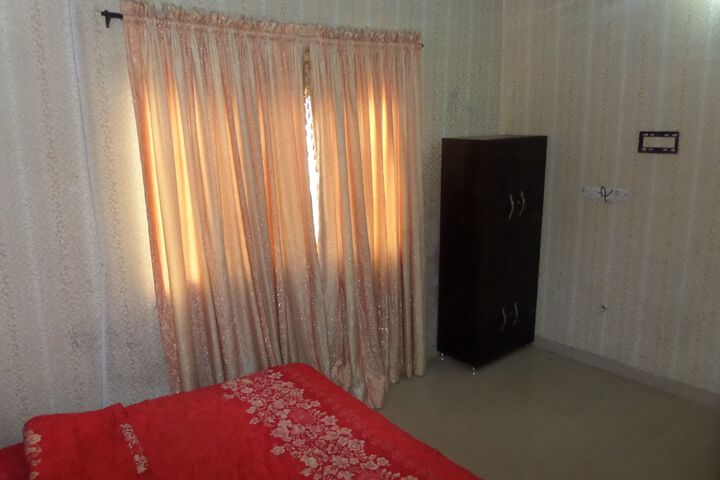 Room 5 of 13