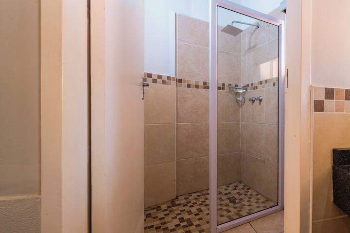 Room 52 of 121