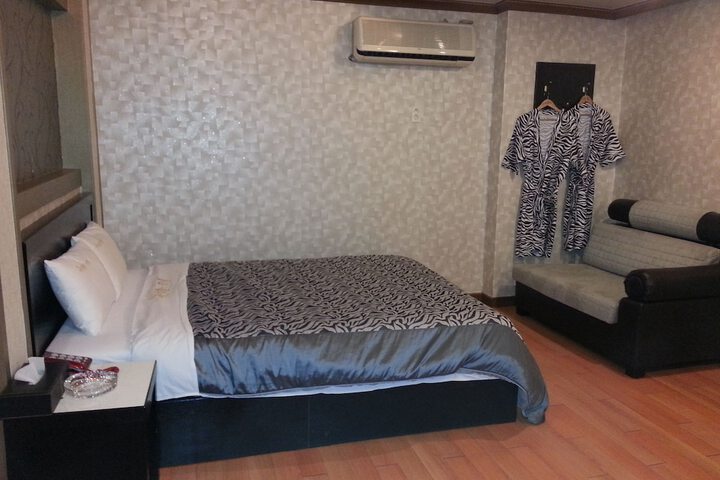 Room 5 of 31