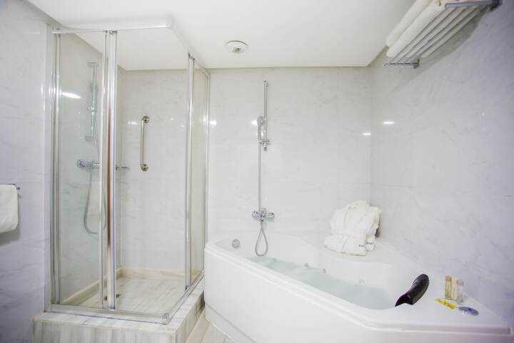 Room 27 of 51
