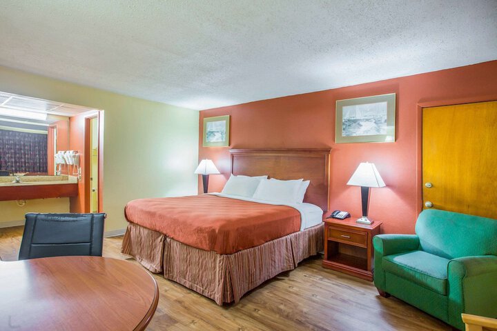 1 King Bed (7 of 15)