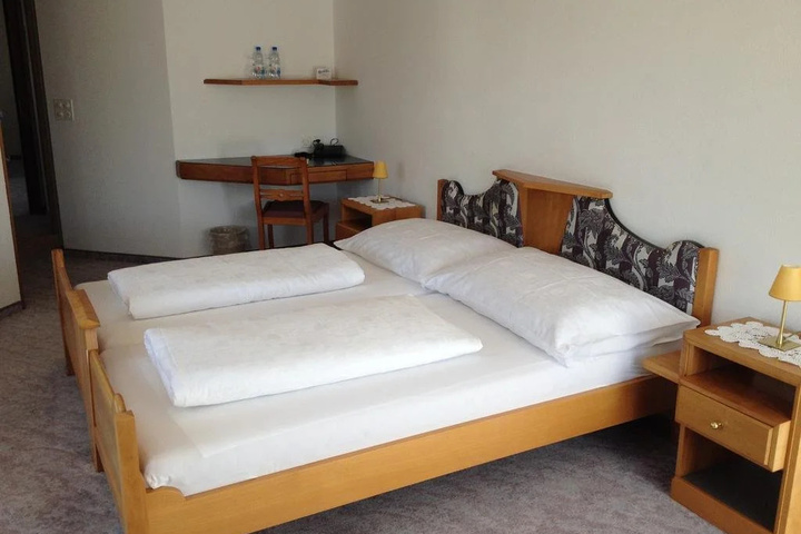 Room 2 of 20
