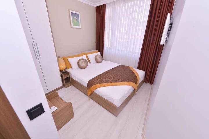 Room 11 of 22