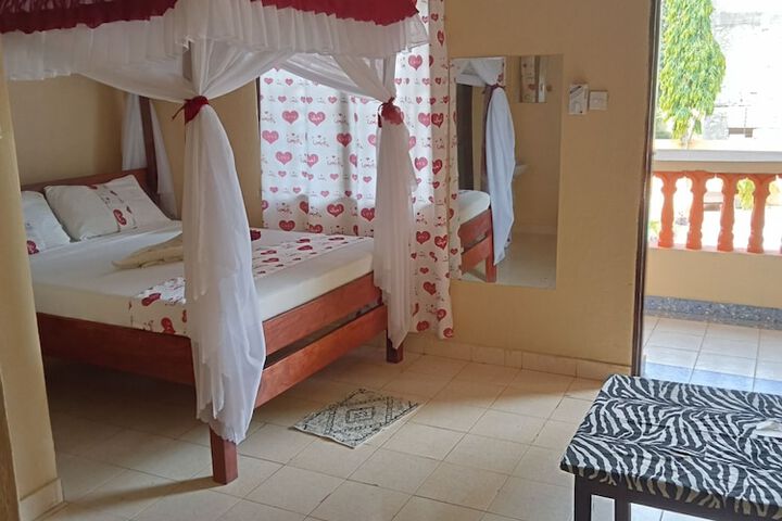 Room 7 of 27