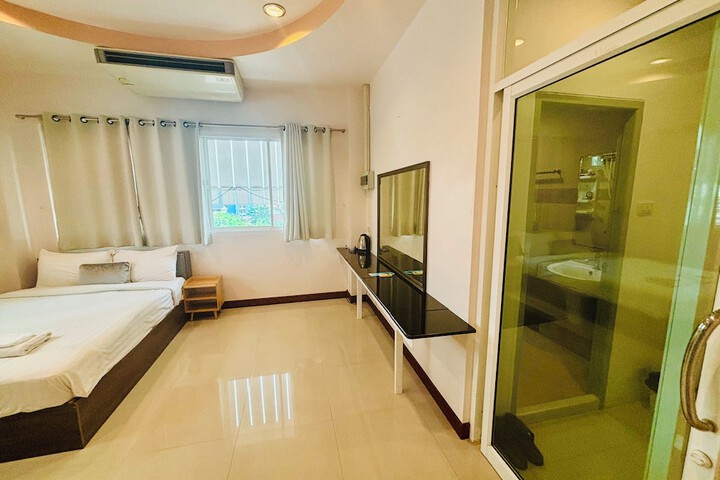Room 7 of 68