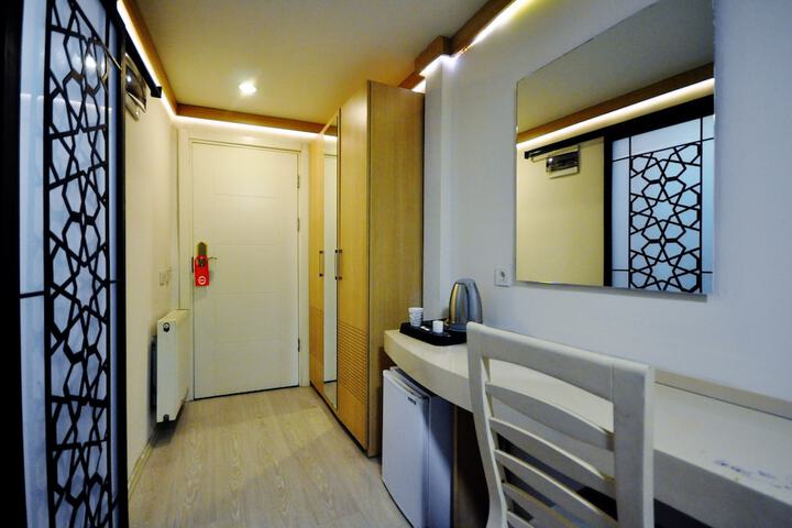 Room 10 of 42