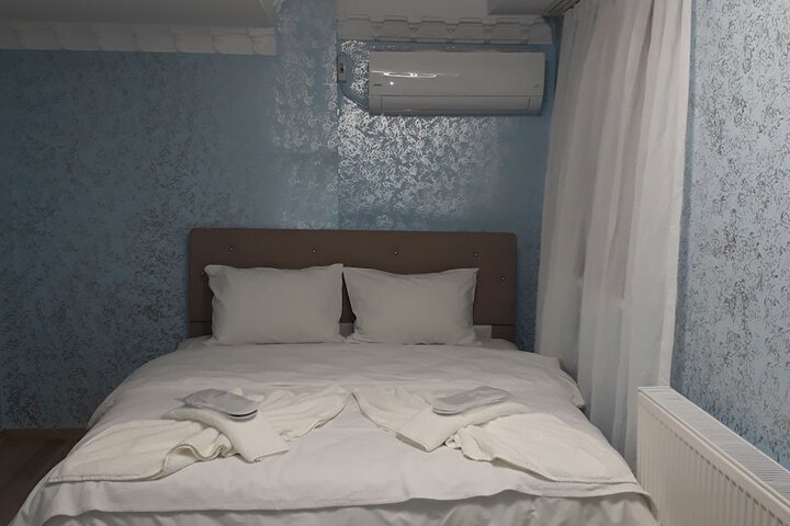 Room 4 of 13