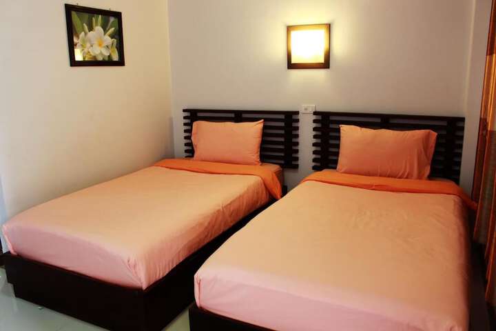 Room 9 of 32
