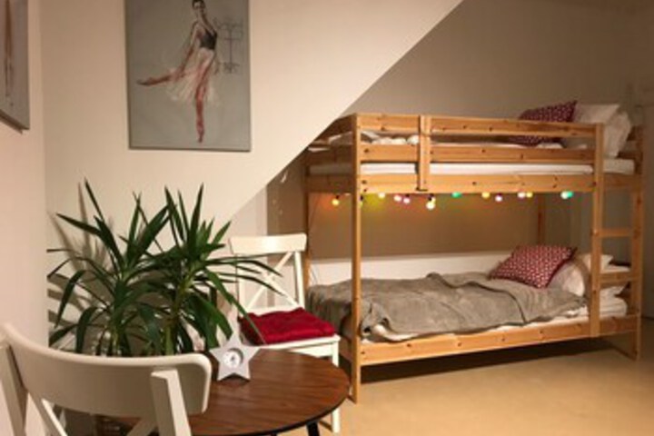 Room 5 of 12