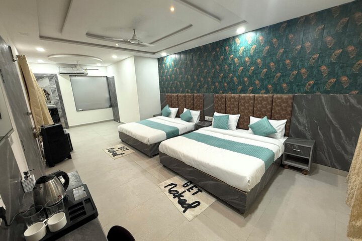 Room 18 of 30