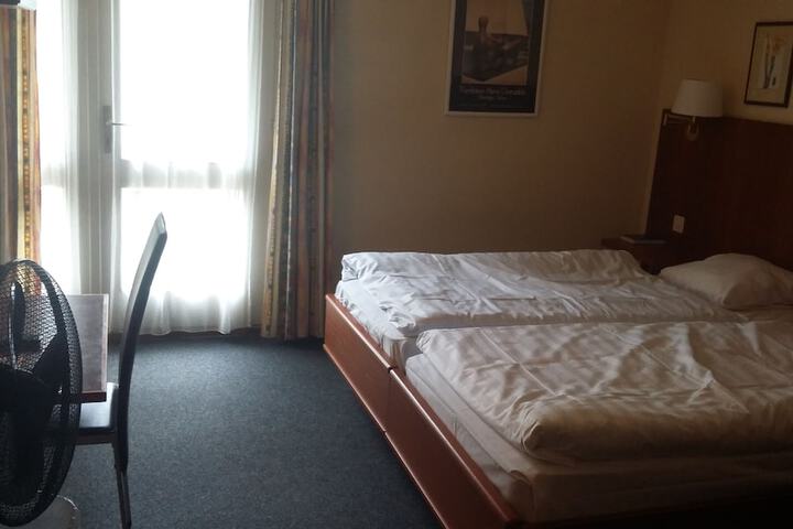 Room 6 of 40