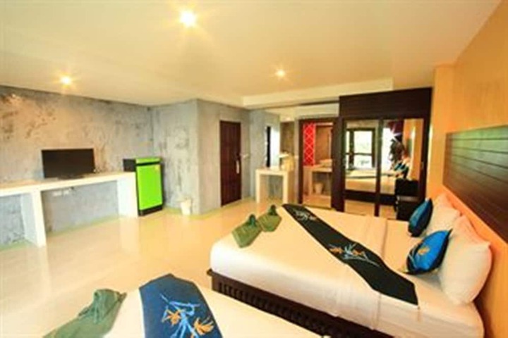 Room 14 of 65