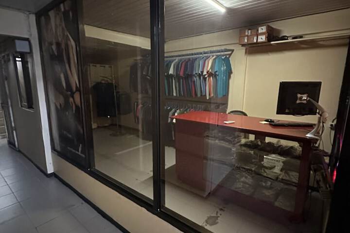 Room 6 of 16