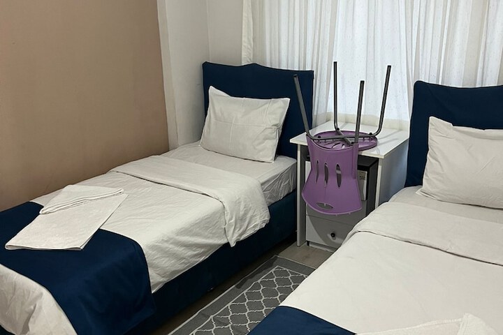 Room 4 of 12