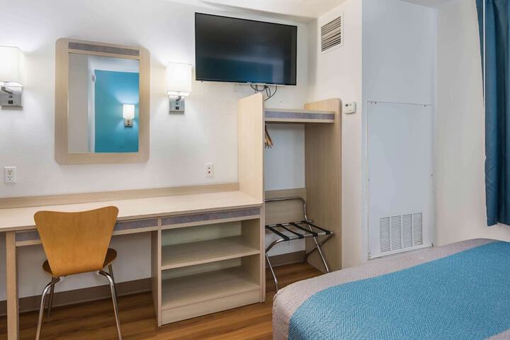 Room 7 of 51