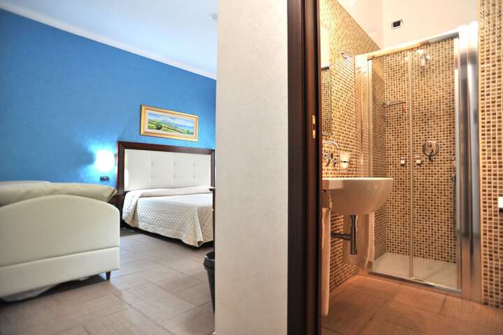 Room 6 of 49