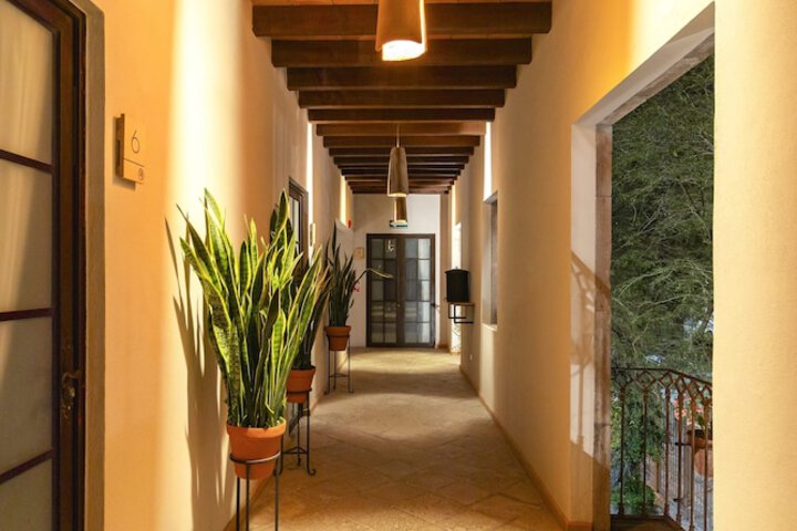 Ballroom/Hall 133 of 148