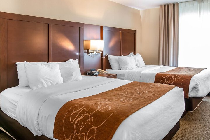 1 King Bed Suite Accessible (1 of 20)