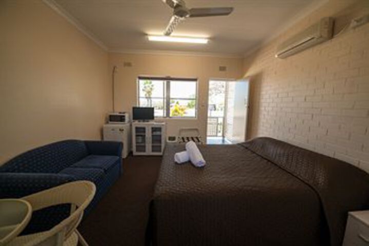 Room 10 of 16
