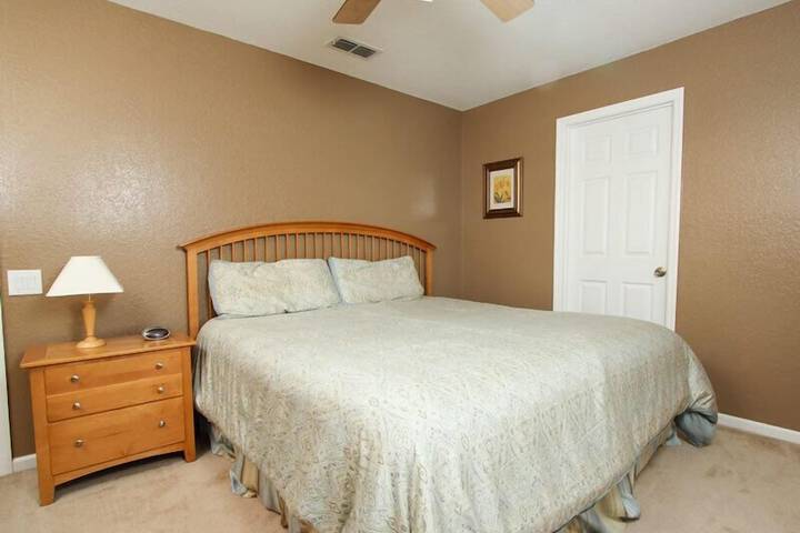 Room 4 of 25