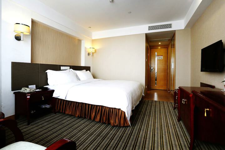 Room 10 of 24