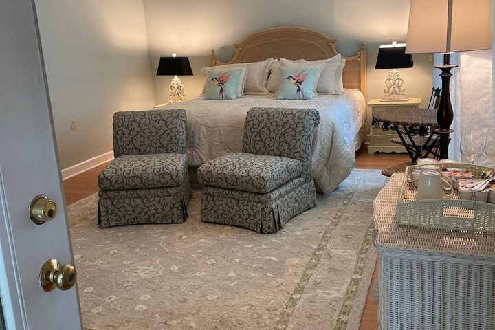 Room 8 of 33