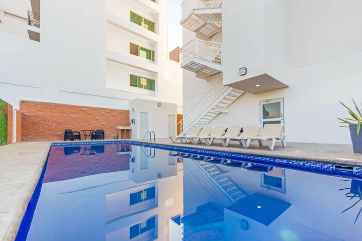 Pool Hotel