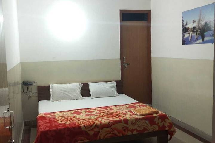 Room 5 of 15