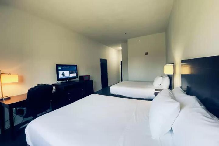 2 Queen Beds (4 of 8)