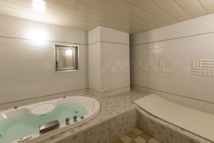 Hot Tub 30 of 41