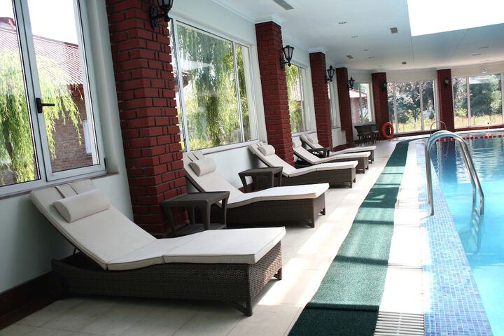 Pool 42 of 140