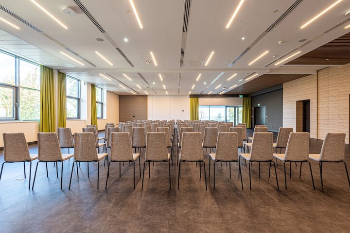 Business Center 165 of 193