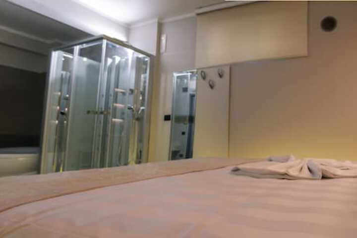 Room 37 of 121