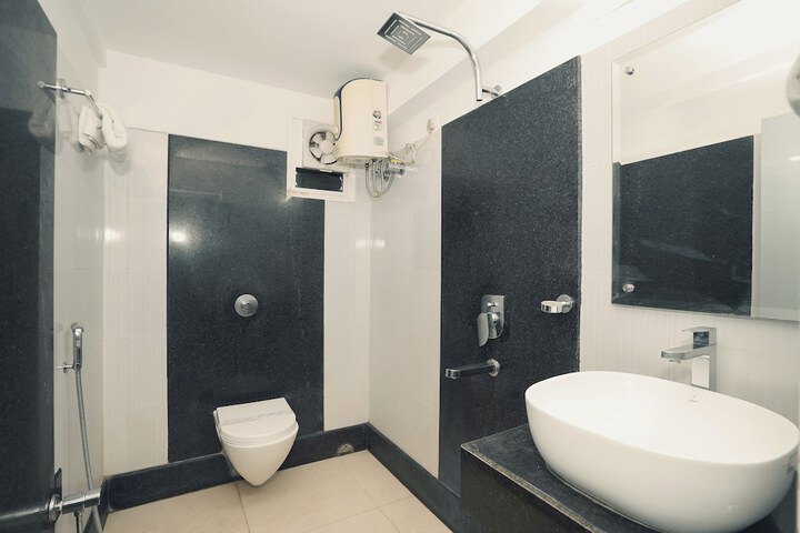 Room 53 of 80