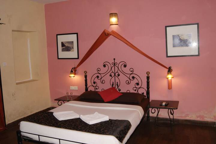 Room 15 of 44
