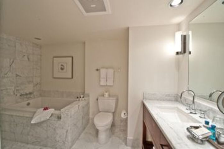 Room 33 of 232