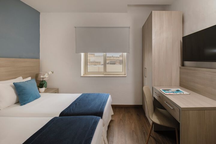 Room 8 of 32