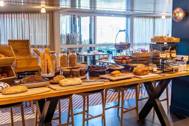 Breakfast/Coffee Service 56 of 111