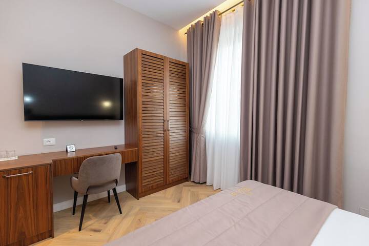 Room 18 of 33