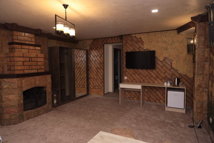 Room 18 of 32