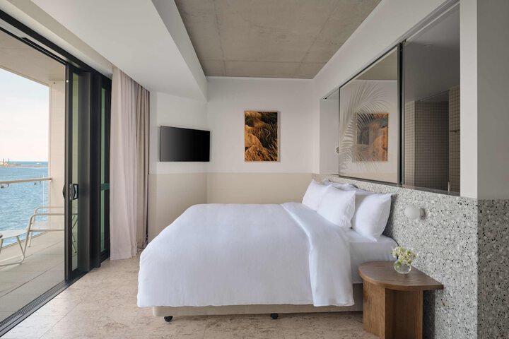 Room 12 of 46